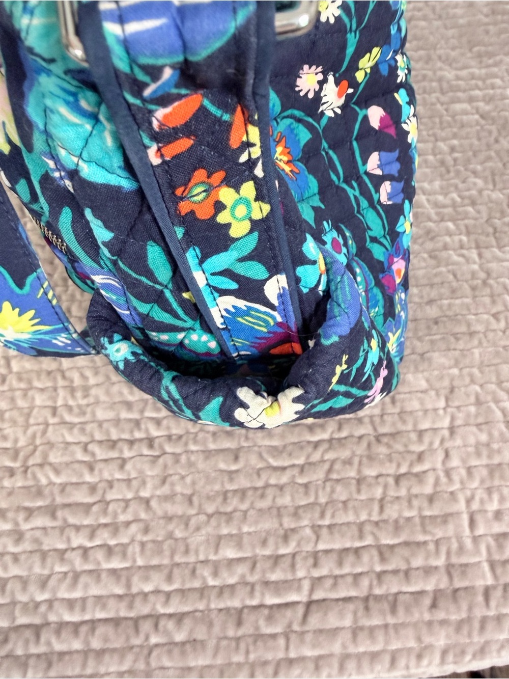 VERA BRADLEY On the Go Crossbody Bag Midnight Blues Retired Print Quilted Floral - Picture 5 of 11